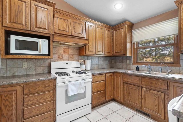 674 SWAN ROAD, De Pere, WI 54115