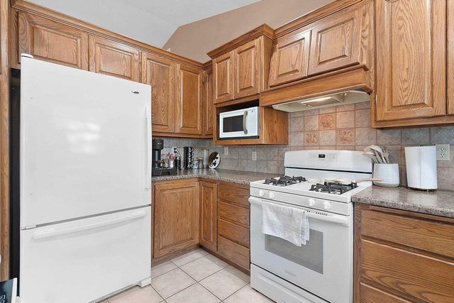 674 SWAN ROAD, De Pere, WI 54115