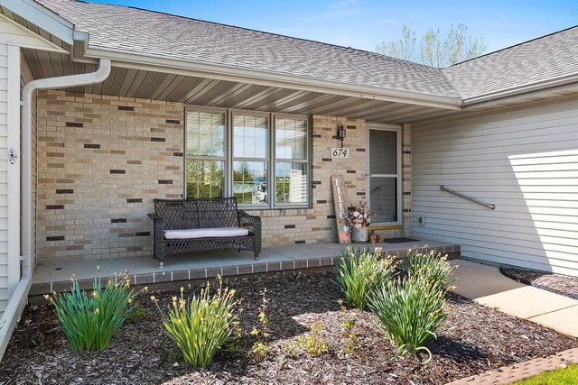 674 SWAN ROAD, De Pere, WI 54115