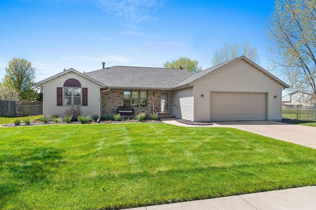 674 SWAN ROAD, De Pere, WI 54115