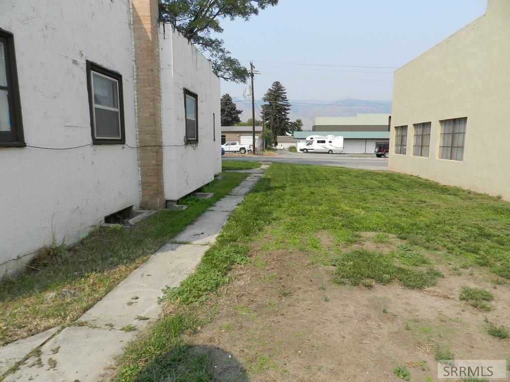 Image 8 of property listing at 104 S Challis Street, Salmon, ID 83467