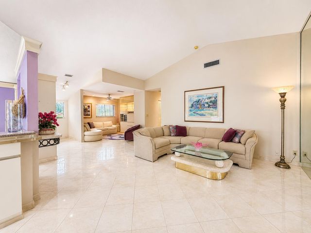 10592 Tropic Palm Avenue 202, Boynton Beach, FL 33437
