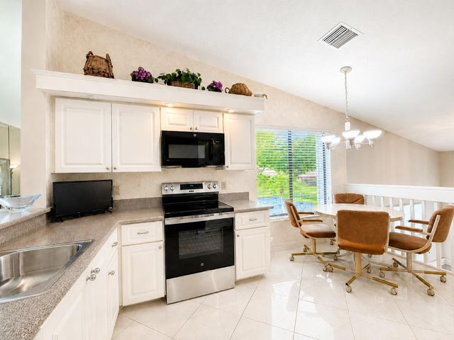 10592 Tropic Palm Avenue 202, Boynton Beach, FL 33437