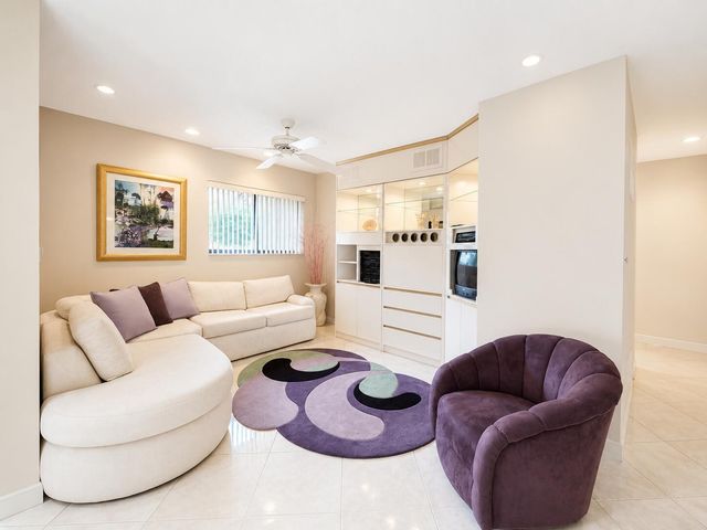 10592 Tropic Palm Avenue 202, Boynton Beach, FL 33437