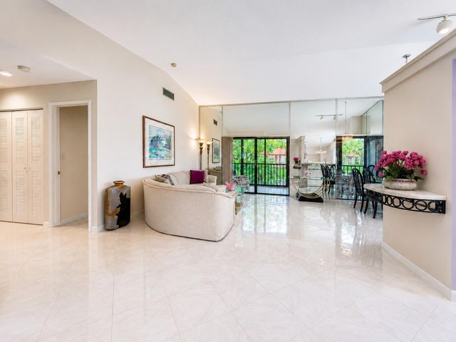 10592 Tropic Palm Avenue 202, Boynton Beach, FL 33437