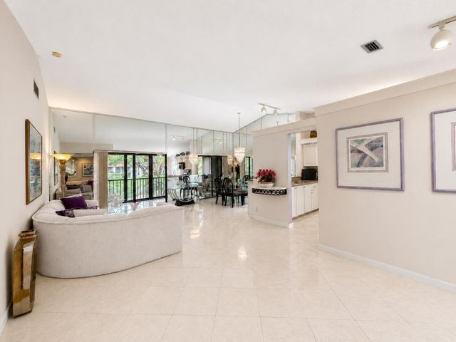 10592 Tropic Palm Avenue 202, Boynton Beach, FL 33437