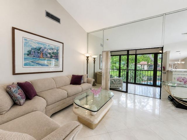 10592 Tropic Palm Avenue 202, Boynton Beach, FL 33437