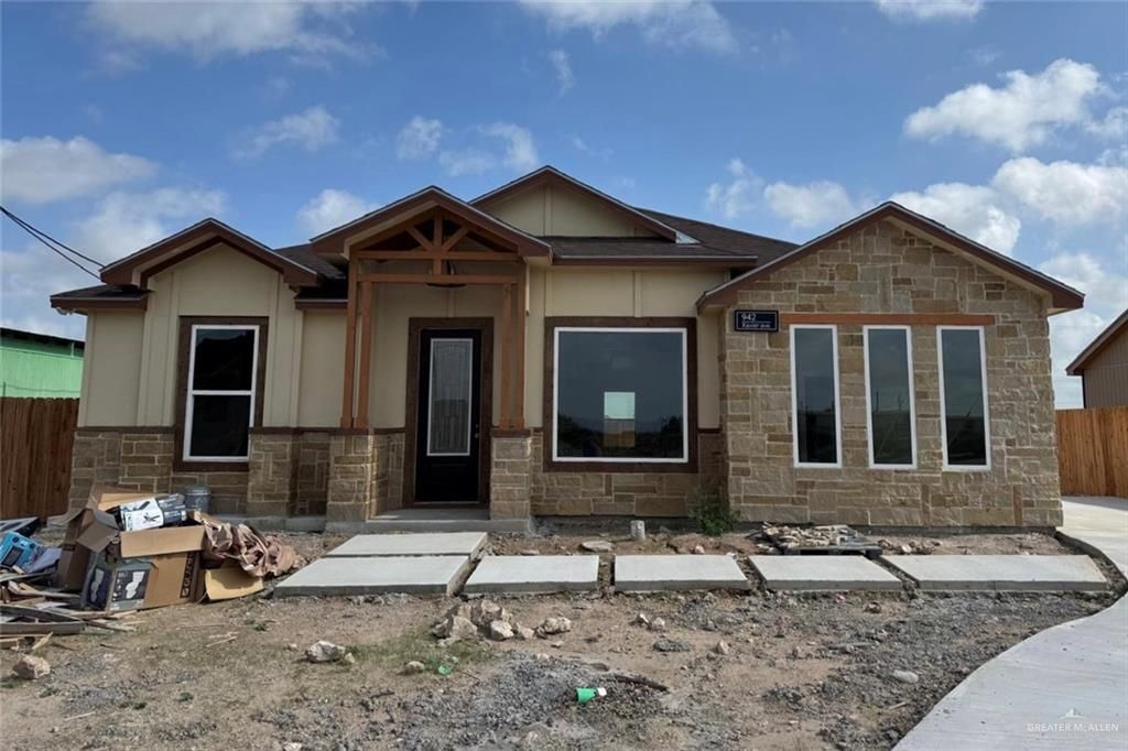 942 Xavier Avenue, Mission, TX 78573