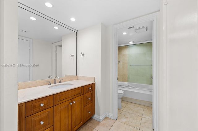 18011 Biscayne Blvd 902, Aventura, FL 33160
