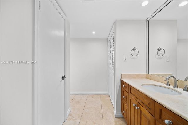 18011 Biscayne Blvd 902, Aventura, FL 33160