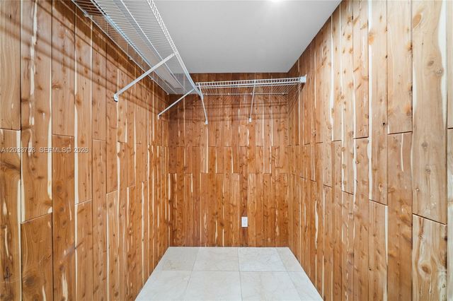 18011 Biscayne Blvd 902, Aventura, FL 33160