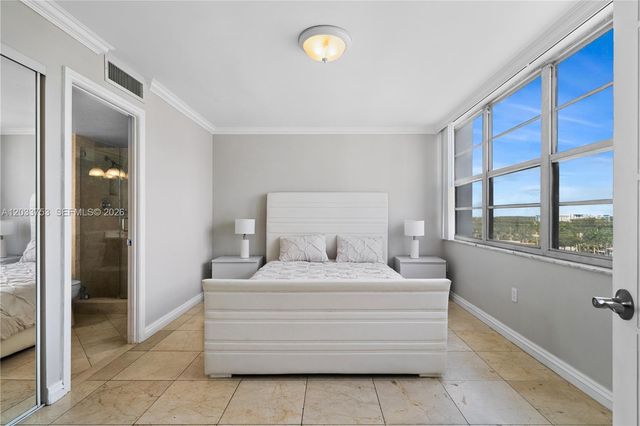 18011 Biscayne Blvd 902, Aventura, FL 33160