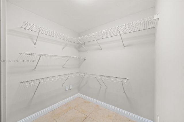 18011 Biscayne Blvd 902, Aventura, FL 33160