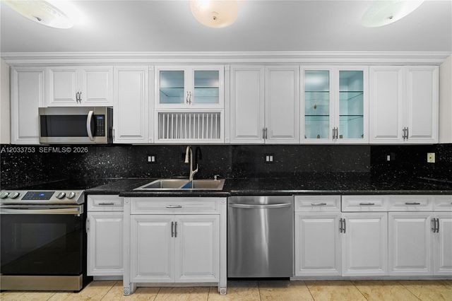 18011 Biscayne Blvd 902, Aventura, FL 33160