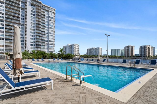 18011 Biscayne Blvd 902, Aventura, FL 33160