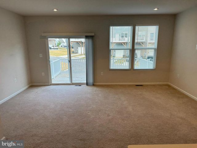 147 PRESIDENTS POINTE AVE, Ranson, WV 25438