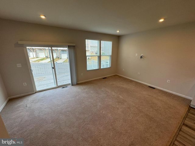 147 PRESIDENTS POINTE AVE, Ranson, WV 25438