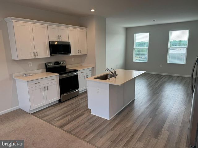 147 PRESIDENTS POINTE AVE, Ranson, WV 25438