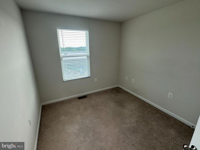 147 PRESIDENTS POINTE AVE, Ranson, WV 25438