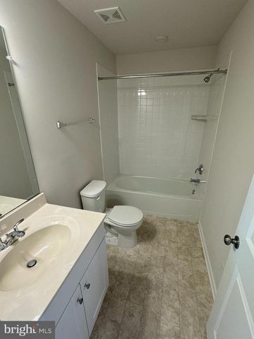 147 PRESIDENTS POINTE AVE, Ranson, WV 25438