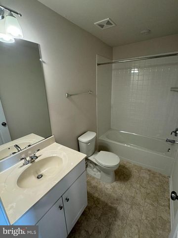 147 PRESIDENTS POINTE AVE, Ranson, WV 25438