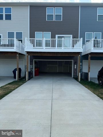 147 PRESIDENTS POINTE AVE, Ranson, WV 25438
