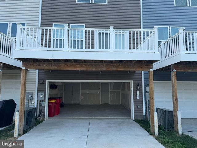 147 PRESIDENTS POINTE AVE, Ranson, WV 25438