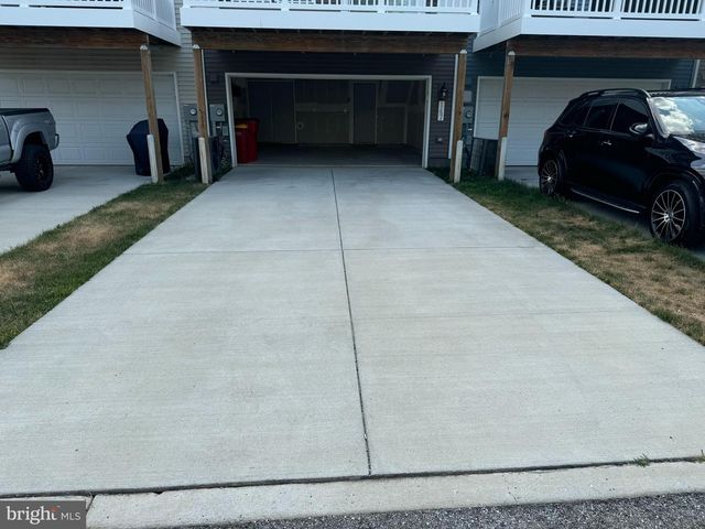 147 PRESIDENTS POINTE AVE, Ranson, WV 25438