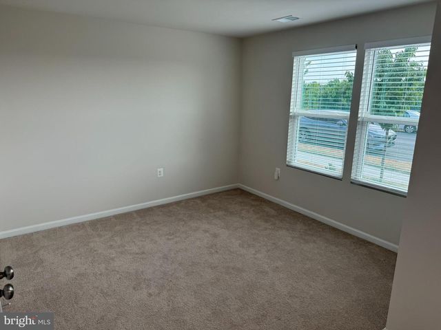 147 PRESIDENTS POINTE AVE, Ranson, WV 25438
