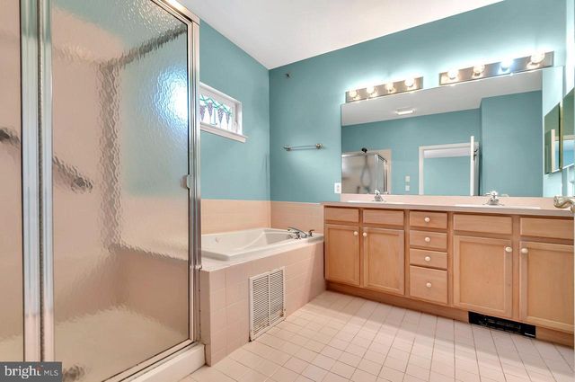 26 RAINFLOWER LA, West Windsor, NJ 08550