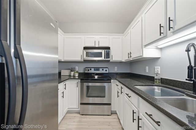 41614 Hamlet Lane 57, Novi, MI 48375