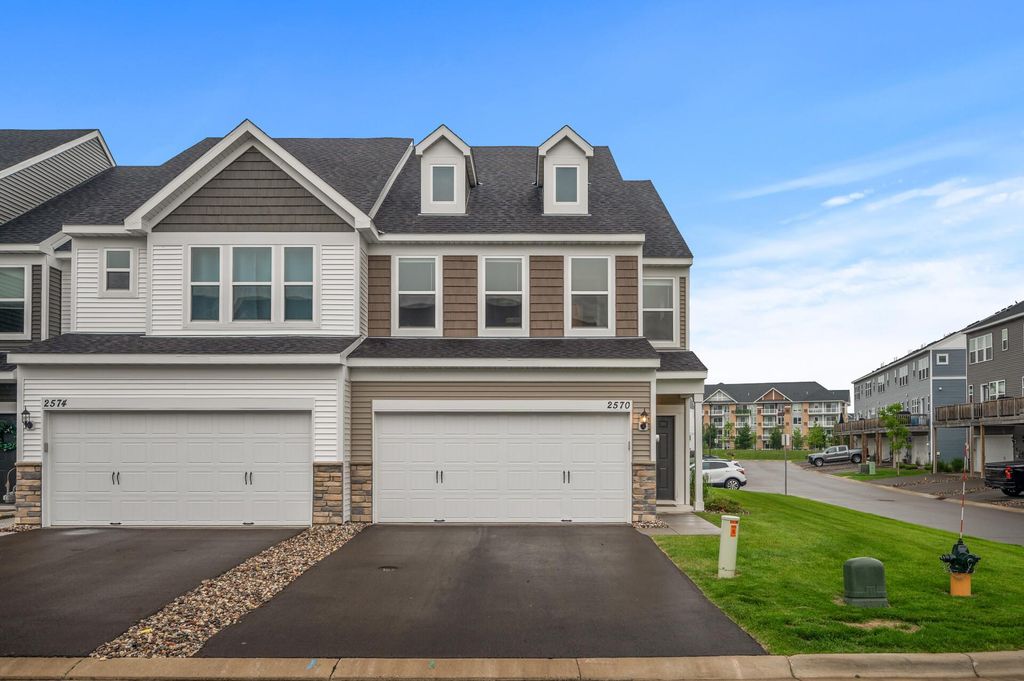2570 Paddock Path, Shakopee, MN 55379