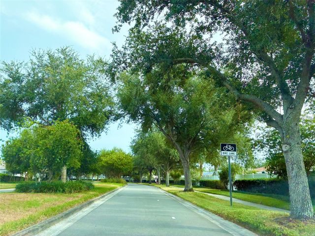 8026 CARRIAGE POINTE DRIVE, Gibsonton, FL 33534