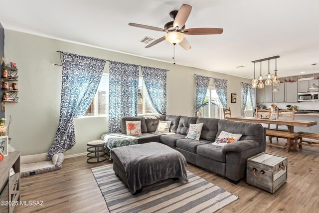734 S Harry P Stagg Drive, Vail, AZ 85641