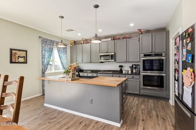 734 S Harry P Stagg Drive, Vail, AZ 85641