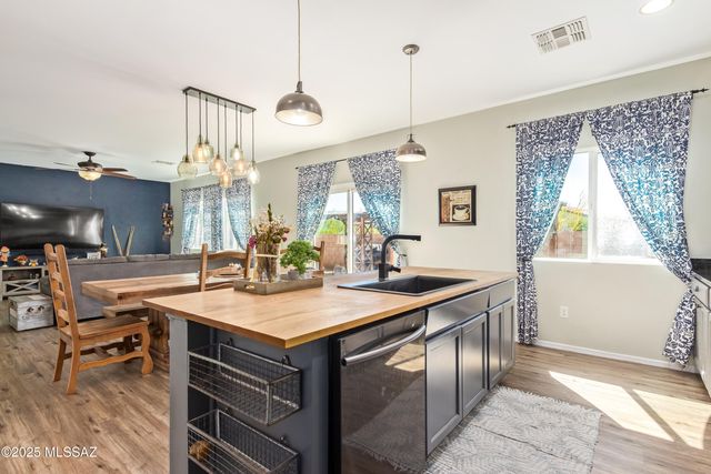 734 S Harry P Stagg Drive, Vail, AZ 85641