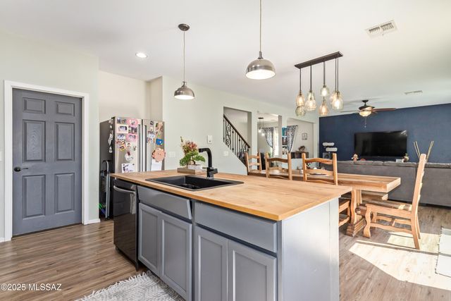 734 S Harry P Stagg Drive, Vail, AZ 85641