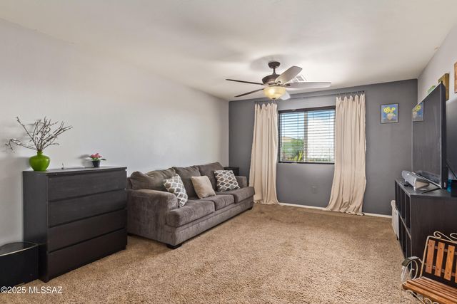 734 S Harry P Stagg Drive, Vail, AZ 85641
