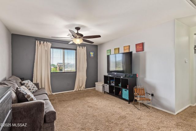 734 S Harry P Stagg Drive, Vail, AZ 85641