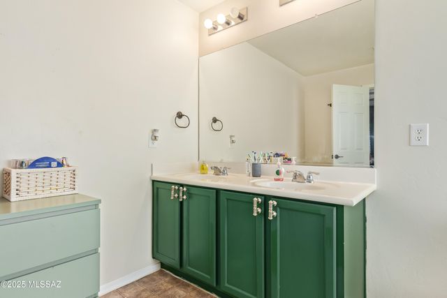 734 S Harry P Stagg Drive, Vail, AZ 85641