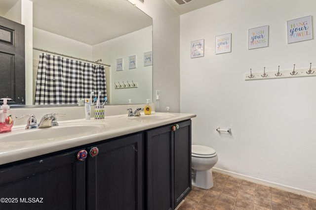 734 S Harry P Stagg Drive, Vail, AZ 85641