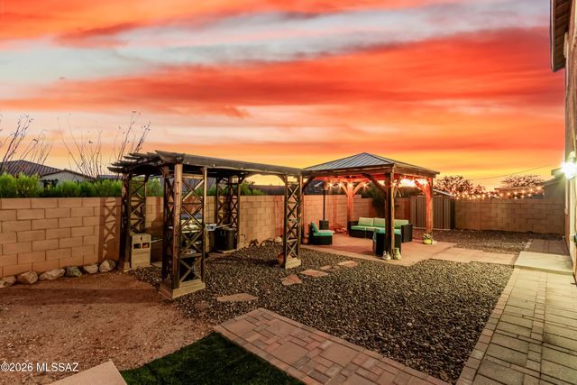 734 S Harry P Stagg Drive, Vail, AZ 85641