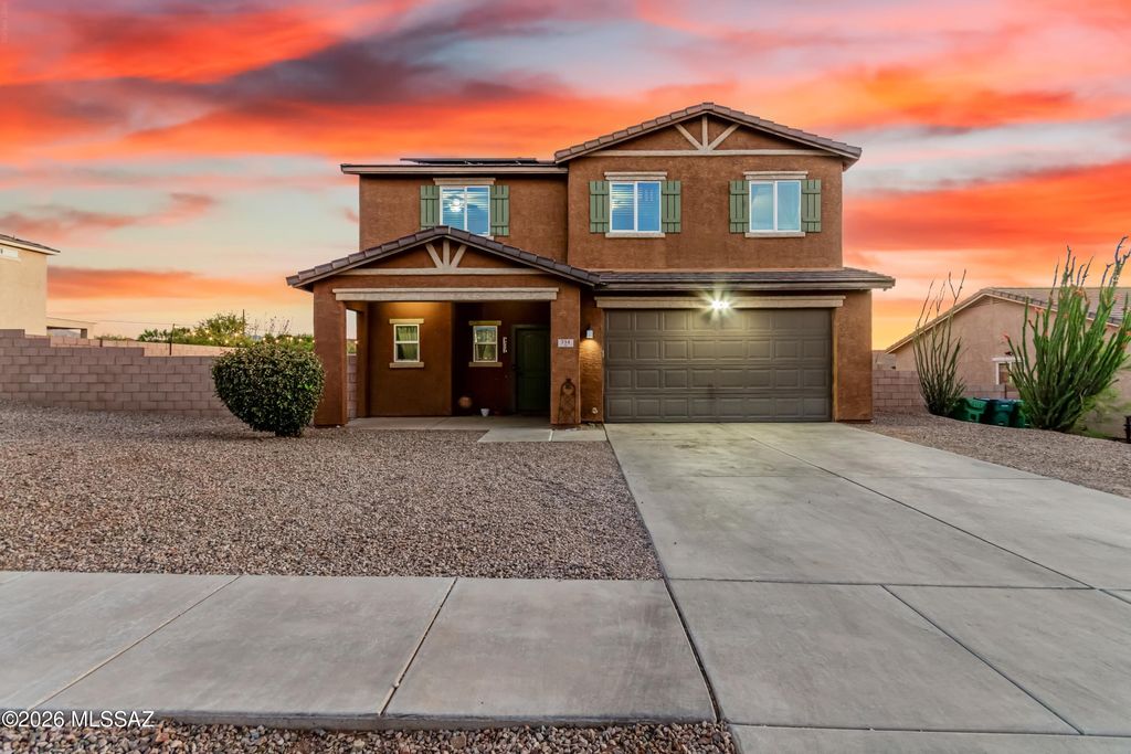 734 S Harry P Stagg Drive, Vail, AZ 85641