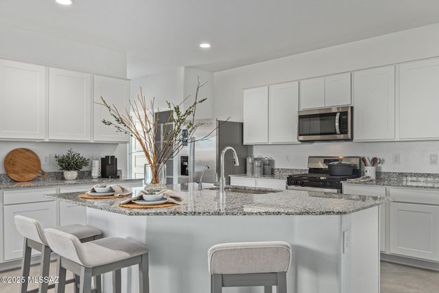 1064 S Chatfield Avenue, Vail, AZ 85641