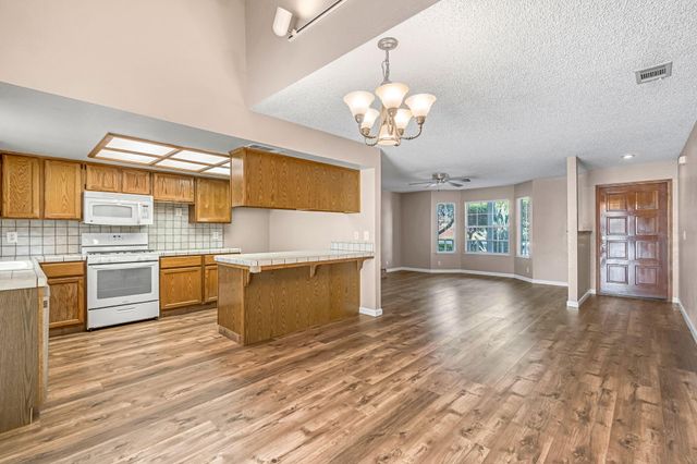 1688 University Avenue, Madera, CA 93637