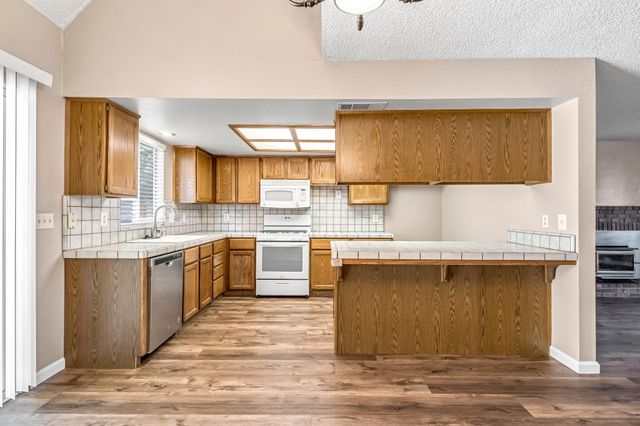 1688 University Avenue, Madera, CA 93637