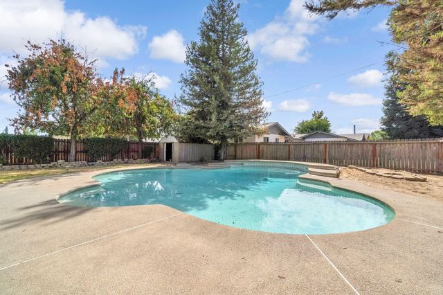 1688 University Avenue, Madera, CA 93637