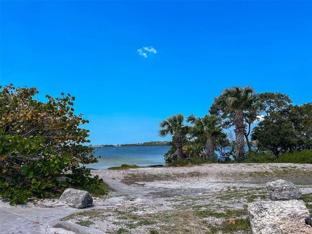 723 PENT STREET, Tarpon Springs, FL 34689
