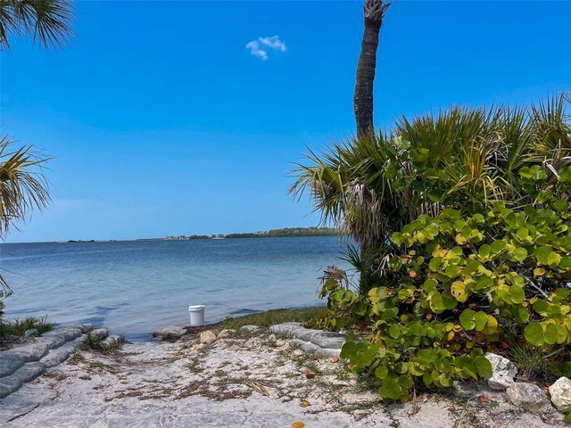 723 PENT STREET, Tarpon Springs, FL 34689