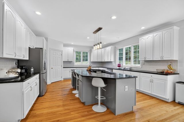 4 Summit Way, Hopkinton, MA 01748